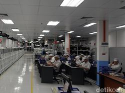 Melongok Dapur Pembuatan Ponsel Asus di Batam