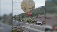 Pilot balon udara tersebut mencoba menyalakan api berkali-kali untuk kembali mengangkat balon ke udara, namun tidak berhasil. (Foto: Dok. Jordan Jennette via ABC News)