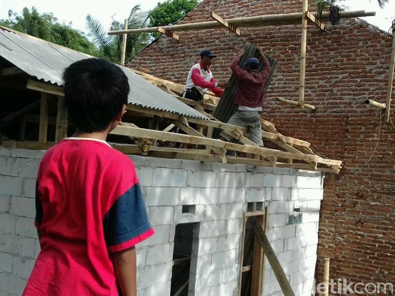 Rumah Baru untuk Fadil Bocah Penjual Kerupuk di Garut Dibangun