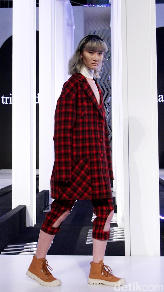 Fashion show koleksi busana Tri Handoko bertema Stage of Emotion di Fashion Nation 2018, Senayan City, Jakarta. Rabu [11/4/2018]. [Foto: Mohammad Abduh/Wolipop]