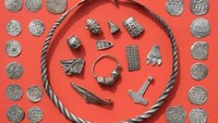 Seorang bocah 13 tahun dan arkeolog amatir menemukan sejumlah artefak peninggalan Raja Denmark, Harald Bluetooth di Jerman utara. Artefak tersebut berasal dari abad ke-10. (Foto: Dok. AFP via BBC)