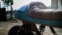 Menurut Eko sang punggawa bengkel modifikasi itu, model cafe racer paling tepat jika digunakan sebagai pajangan. Modifikasi motor di RRRG membutuhkan dana mulai Rp 15 juta. Jok custom. Foto: Rich Richie Ride and Garage