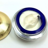 Satu set krim perawatan wajah Guerlain Orchidee Imperiale ini harganya USD 1.953 atau sekira Rp 26,8 juta. Jika digunakan lengkap satu set, krim ini diklaim bisa mengatasi berbagai permasalahan kulit, termasuk mengurangi kerutan dan tanda-tanda penuaan lainnya. Foto: Dok. E Beauty Labs