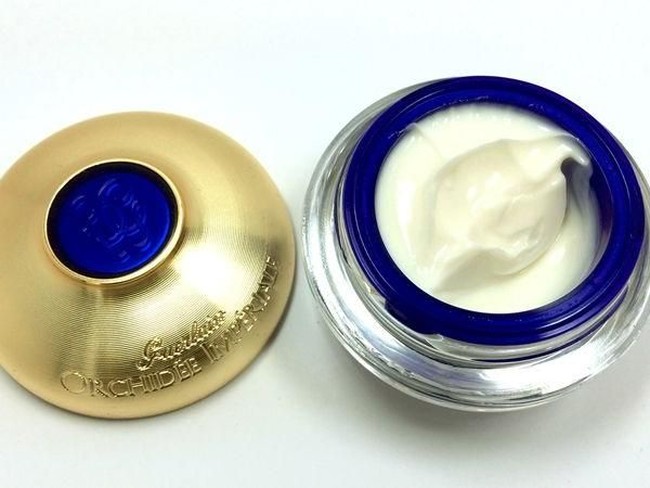 Satu set krim perawatan wajah Guerlain Orchidee Imperiale ini harganya USD 1.953 atau sekira Rp 26,8 juta. Jika digunakan lengkap satu set, krim ini diklaim bisa mengatasi berbagai permasalahan kulit, termasuk mengurangi kerutan dan tanda-tanda penuaan lainnya. Foto: Dok. E Beauty Labs