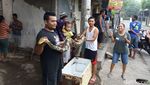 Foto: Ular Sanca ini Melawan Saat Akan Ditangkap Warga