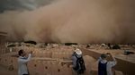 Penampakan Ngerinya Badai Pasir di Yazd Iran