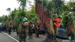 Foto: Topeng Menyeramkan Khas Ciamis Ini Berbobot 60 Kg