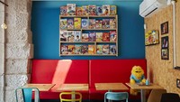 Suasannya yang nyaman, ditambah dengan dominan warna-warni cerah dan puluhan box sereal vintage dan unik dari seluruh dunia, menambah keunikan dari kafe Cereal Hunters ini. Foto: Cereal Hunters Cafe