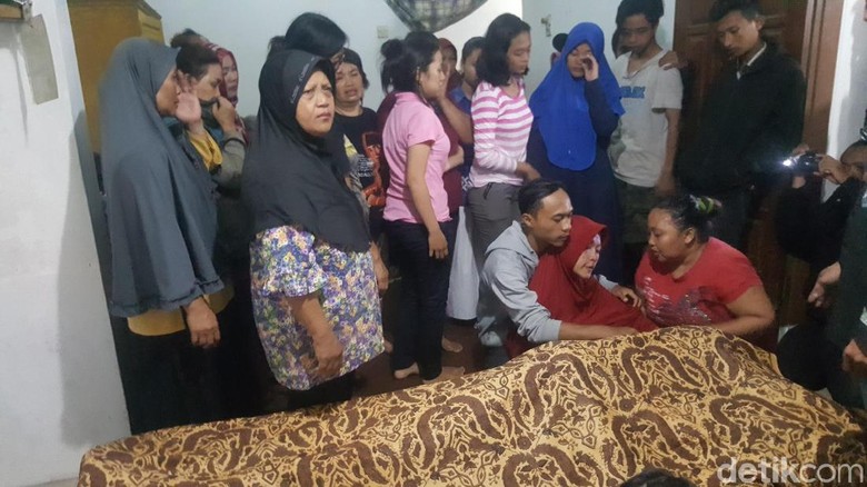 Manajemen Arema Tunggu Keterangan Resmi Penyebab Kematian Suporter Manajemen Arema Tunggu Keterangan Resmi Penyebab Kematian Suporter