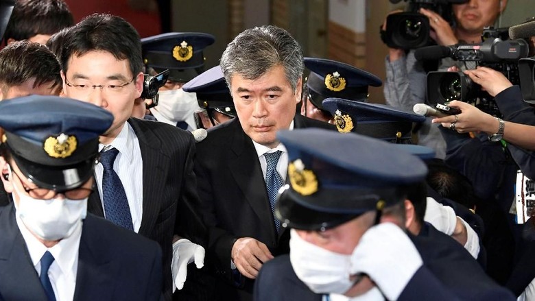 Pejabat Keuangan Jepang Mundur Usai Dituduh Lecehkan Wartawati Pejabat Keuangan Jepang Mundur Usai Dituduh Lecehkan Wartawati