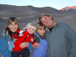 Potret Si Cantik Putri Steve Irwin Gaul dengan Hewan Liar