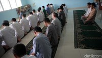Di sini para residen dibina spiritualnya.