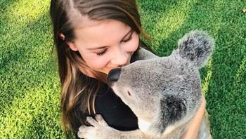 Foto-fotonya yang menarik populer di media sosial, di mana Bindi saat ini memiliki 1,6 juta follower di Instagram. Foto: Instagram