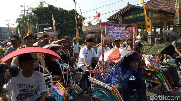 Yihaa, Becak Pun Bisa Adu Ketangkasan