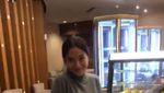 Potret Chicco Jerikho dan Putri Marino di Pesawat Menuju London