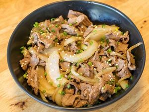 Gyudon, Nasi dengan Topping Daging Khas Jepang Ada di 5 Tempat Ini
