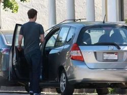 Mark Zuckerberg Sederhana? Lihat Dulu Deretan Foto Ini