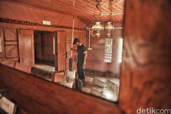 Rumah Si Pitung di Marunda, Jakarta Utara, terus dilestarikan hingga kini. Salah satunya dengan melakukan perawatan. Yuk, intip foto-fotonya.