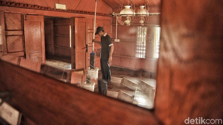Melihat Lebih Dekat Rumah Si Pitung di Marunda Rumah Si Pitung di Marunda, Jakarta Utara, terus dilestarikan hingga kini. Salah satunya dengan melakukan perawatan. Yuk, intip foto-fotonya.