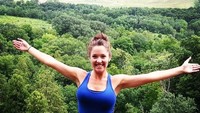 Dia suka mendaki gunung dan hiking lho! (pilotemilie/Instagram)