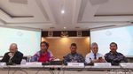Menteri Susi Kembalikan 20 ABK Kapal Buron Interpol ke Keluarga