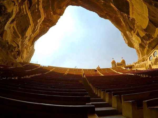Yang banyak wisatawan belum tahu adalah, gereja dalam gua ini merupakan gereja paling besar di kawasan Timur Tengah yang kebanyakan adalah negara-negara Islam. Dengan segala keunikan itu, Cave Church pun menjadi daya tarik wisatawan. (shuubee_/Instagram) Yang banyak wisatawan belum tahu adalah, gereja dalam gua ini merupakan gereja paling besar di kawasan Timur Tengah yang kebanyakan adalah negara-negara Islam. Dengan segala keunikan itu, Cave Church pun menjadi daya tarik wisatawan. (shuubee_/Instagram)