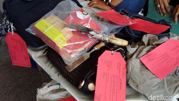 Barang bukti yang diamankan polisi. 