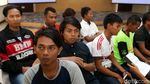 Menteri Susi Kembalikan 20 ABK Kapal Buron Interpol ke Keluarga