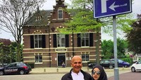 Yang juga menjadi perhatian adalah penampilan Mark Sungkar dengan sang istri, Santi Asokamala yang beda usia 45 tahun.  (Instagram/marksungkar)