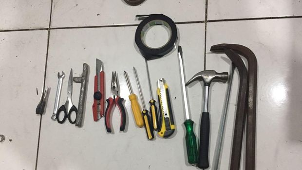 Peralatan untuk membobol rumah kosong