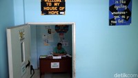 House of Hope, yaitu rumah pelatihan dan pendidikan bagi residen atau pecandu lelaki yang berusia di atas 35 tahun atau pecandu yang sudah pernah keluar dari panti rehabilitasi.