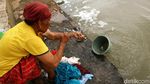 Mencuci di Sungai Cisadane