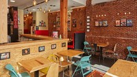 Sejak pertama kali dibuka, kafe ini telah menarik banyak perhatian pengunjung. Antrian panjang masih sering terjadi di depan kafe, terutama ketika masa liburan. Foto: Cereal Hunters Cafe