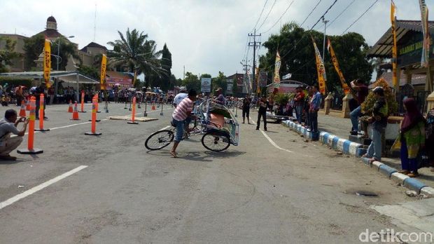 Yihaa, Becak Pun Bisa Adu Ketangkasan