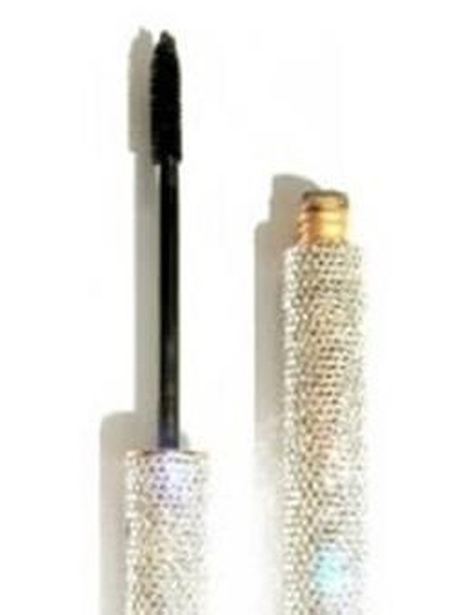 Maskara dari H Couture ini bertabur berlian di seluruh kemasannya. Harga yang harus kamu bayar untuk maskara high-end ini? Cukup USD 14 juta atau Rp 192 miliar saja. Tapi kalaupun punya uang sebanyak itu, kamu tidak akan bisa membelinya karena brand kecantikan ini sudah tidak eksis. Foto: Dok. E Beauty Labs