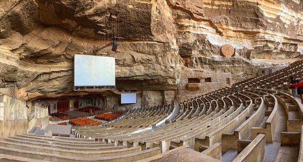 Di beberapa tempat di dunia, gua dijadikan tempat ibadah. Di Kairo, Mesir, ada sebuah gua yang menjadi objek wisata religi Kristiani yang bernama Monastery of Saint Simon atau lebih dikenal dengan nama Cave Church. (angelus_sonya/Instagram) Di beberapa tempat di dunia, gua dijadikan tempat ibadah. Di Kairo, Mesir, ada sebuah gua yang menjadi objek wisata religi Kristiani yang bernama Monastery of Saint Simon atau lebih dikenal dengan nama Cave Church. (angelus_sonya/Instagram)