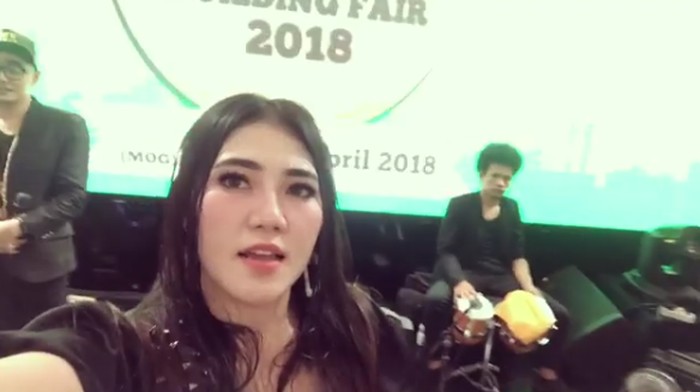 Pedangdut Via Vallen mengaku dilecehkan seorang pesepakbola (Foto: Dok. Instagram/viavallen) Pedangdut Via Vallen mengaku dilecehkan seorang pesepakbola (Foto: Dok. Instagram/viavallen)