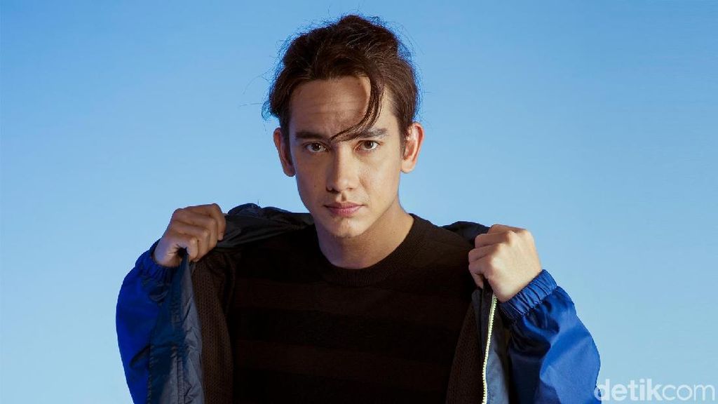 Adipati Dolken Sempat Merasa Datar saat Berakting untuk Layar Lebar