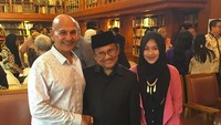 Keduanya kerap mengunggah momen bersama di medsos. Foto: Instagram/marksungkar