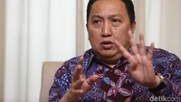 Bahkan dia merasa saat ini jumlah perusahaan yang dia dirikan masih belum cukup. Padahal dia sudah memiliki saham di puluhan perusahaan berbagai bidang, mulai dari pertambangan, pembiayaan, investasi hingga properti.