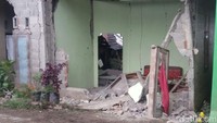 BMKG melaporkan lokasi pusat gempa berada di darat yang diakibatkan oleh aktivitas patahan atau sesar lokal. Awalnya dilaporkan gempa kekuatan 4,2 SR dengan kedalaman 10 km namun direvisi 4,4 SR kedalaman 4 km, kata Kepala Pusat Data Informasi dan Humas BNPB, Sutopo Purwo Nugroho dalam keterangannya, Rabu (18/4/2018).  (Foto: Uje Hartono/detikcom)