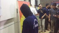 Pelaku mahasiswa di perguruan tinggi swasta, sudah tinggal di Jakarta sejak masuk kuliah, kata Kasat Reskrim Polres Metro Jakarta Timur AKBP Sapta Maulana kepada wartawan di Mapolres Jakarta Timur, Rabu (18/4/2018). (Foto: Ibnu Hariyanto/detikcom)