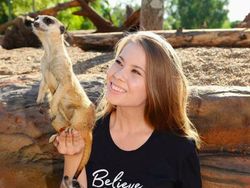 Potret Si Cantik Putri Steve Irwin Gaul dengan Hewan Liar