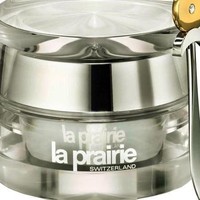 Krim wajah La Prairie Platinum Rare Cellular ini diklaim bisa melindungi DNA kulit, memperbaharui sel serta mengembalikan kelembapan kulit secara utuh. Mengandung platinum yang merupakan logam paling langka dan berharga, krim ini dijual USD 1.228 atau Rp 16,9 jutaan. Foto: Dok. E Beauty Labs