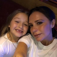 Like mother, like daughter. Hubungan spesial tentunya juga terjalin antara Victoria Beckham dengan putri semata wayangnya, Harper Beckham.  Foto: Dok. Getty Images, Instagram Victoria Beckham
