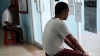 Pelayanan di balai rehabilitasi ini terbilang komplet, seperti pelayanan medis (dokter umum, dokter spesialis, dokter gigi, dan dokter farmasi), pelayanan voluntary counseling and test (VCT), serta pelayanan sosial (psikolog, konselor, pekerja sosial, dan pembimbing mental). Termasuk pemeriksaan laboratorium dengan peralatan radiologi, EKG, EEG, USG, gizi, dan fisioterapi.