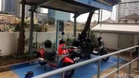 Peresmian SPLU ini juga disertai dengan serah terima kendaraan listrik Viar Q1 kepada PT Jawa Power yang akan digunakan sebagai kendaraan operasional kantornya di Probolinggo dan Jakarta.