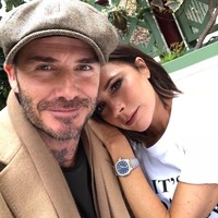 Meski sering diterpa gosip orang ketiga, pernikahan David dan Victoria Beckham malah semakin kuat. Keduanya tak jarang memamerkan momen mesra mereka di Instagram masing-masing. So sweet! Foto: Dok. Getty Images, Instagram Victoria Beckham