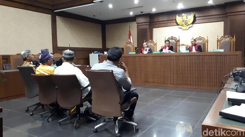 Suap Agar Ibu Bebas dari Tahanan, Aditya Moha Disebut Berbakti Suap Agar Ibu Bebas dari Tahanan, Aditya Moha Disebut Berbakti