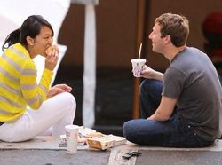 Mark Zuckerberg Sederhana? Lihat Dulu Deretan Foto Ini